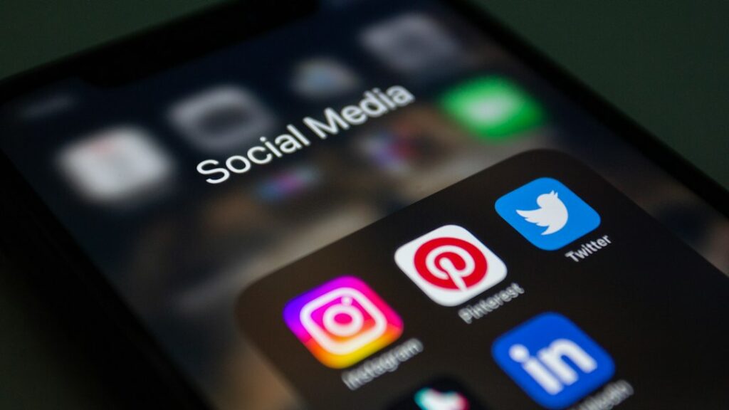 موبائل پر سوشل میڈیا