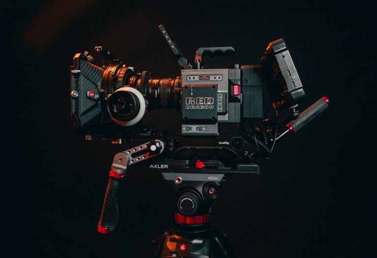 فلم کے کیمرے کی علامتی تصویر، پاکستانی فلم وکھری کی خبر